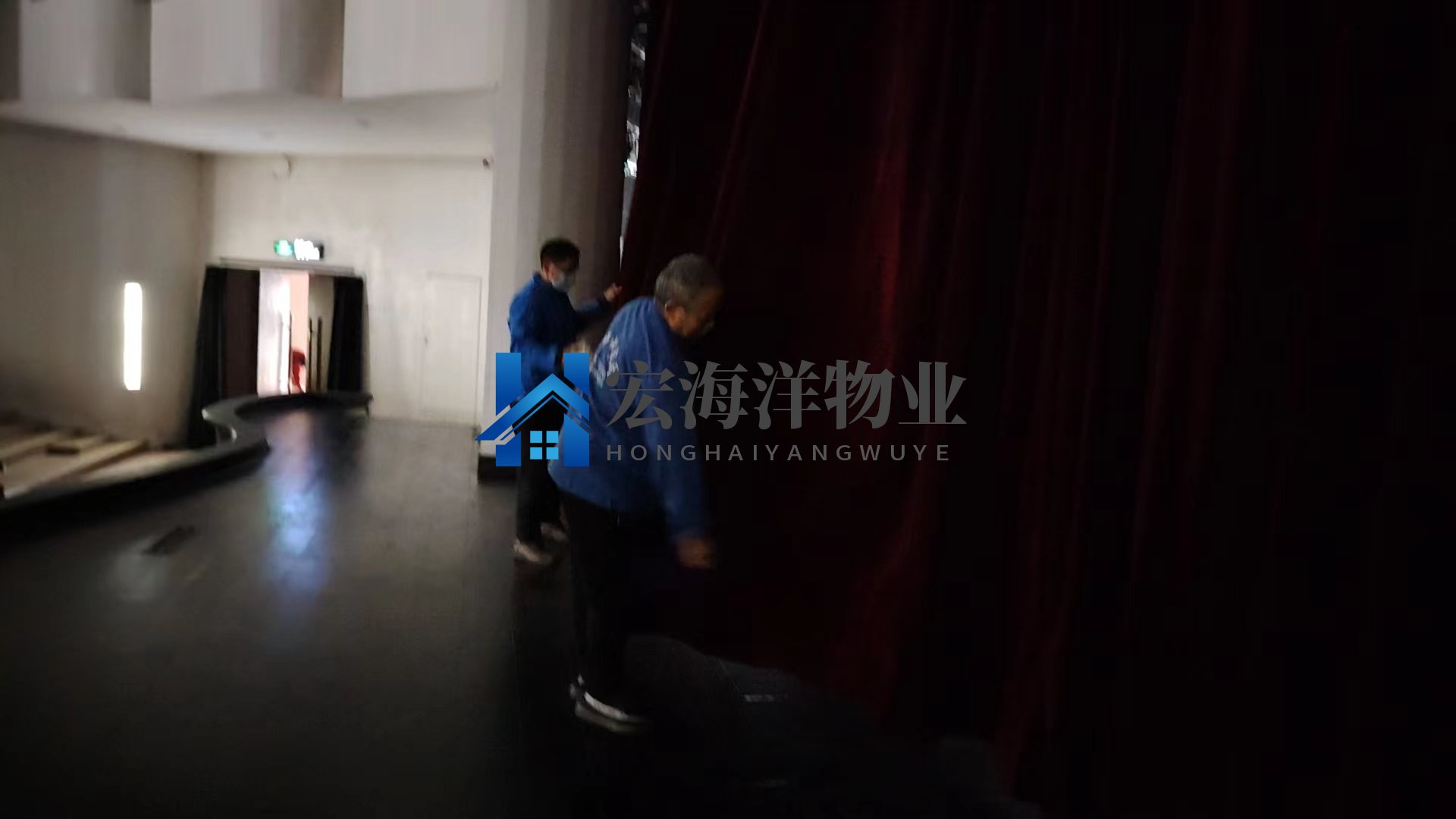 舞臺(tái)落幕布清潔